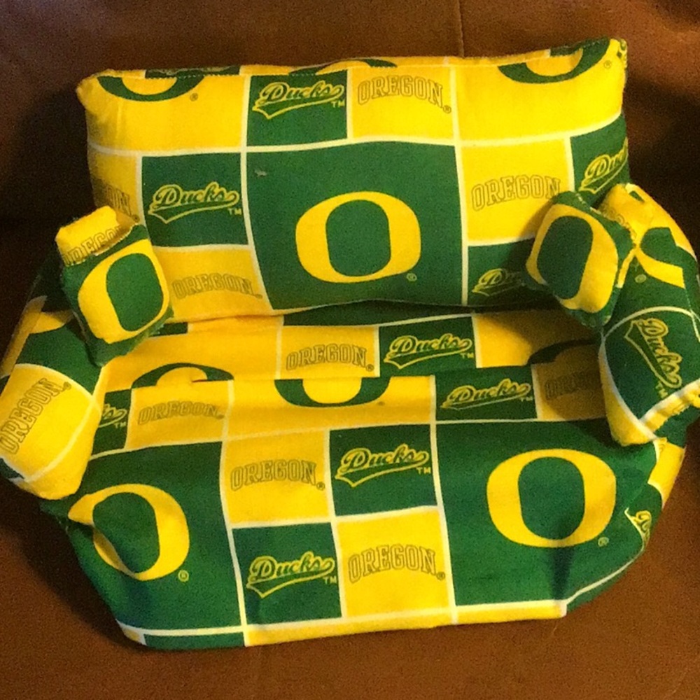 Oregon Ducks tissue box holder